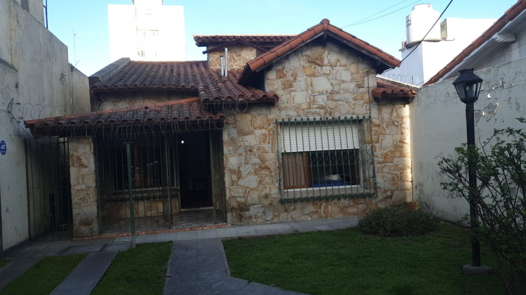 TERRENO EN BARRIO POMPEYA CON CHALET A RECICLAR
