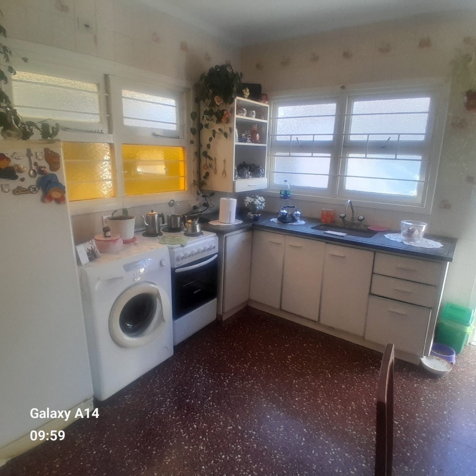 CHALET 3 AMBIENTES MAS DEPTO 2 AMBIENTES