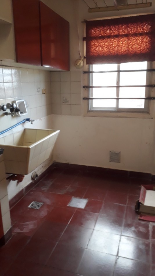 DEPARTAMENTO DE 3 AMBIENTES EN EDIFICIO COMPLEJO CERRADO