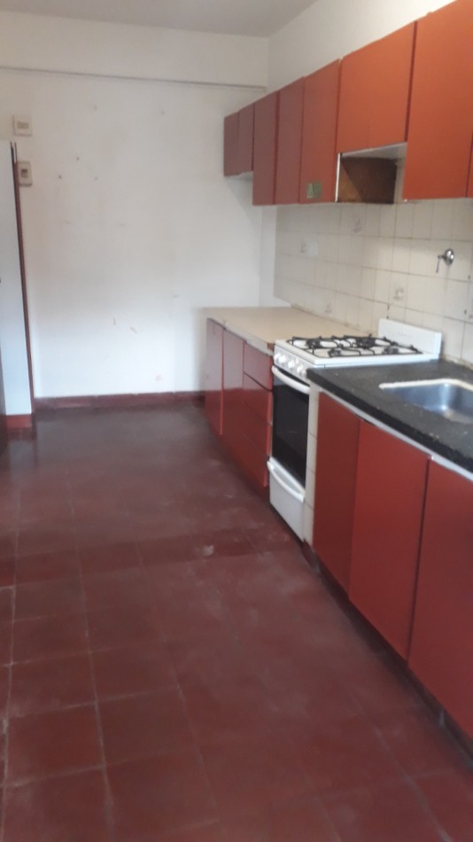 DEPARTAMENTO DE 3 AMBIENTES EN EDIFICIO COMPLEJO CERRADO