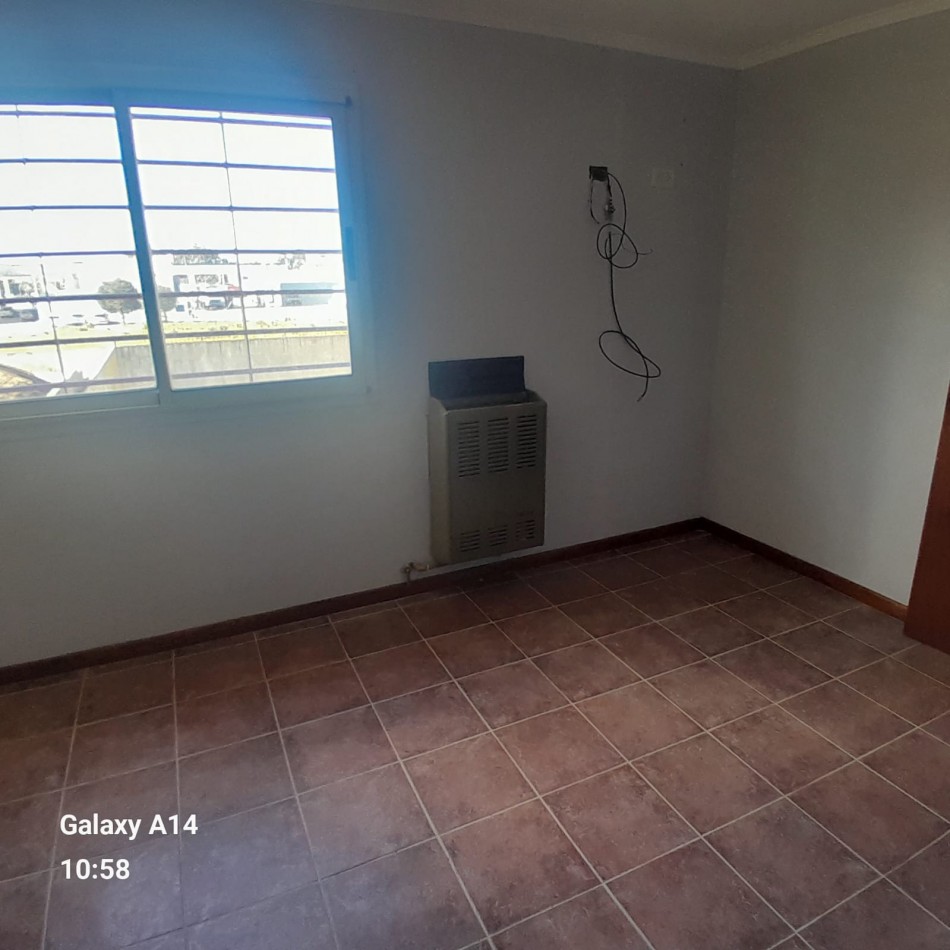 CASA EN 2 PLANTAS EN BARRIO LOPEZ DE GOMARA