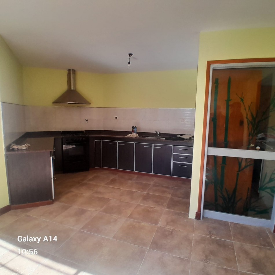 CASA EN 2 PLANTAS EN BARRIO LOPEZ DE GOMARA