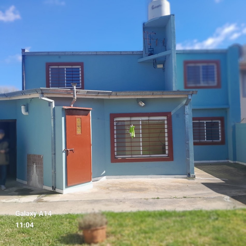 CASA EN 2 PLANTAS EN BARRIO LOPEZ DE GOMARA