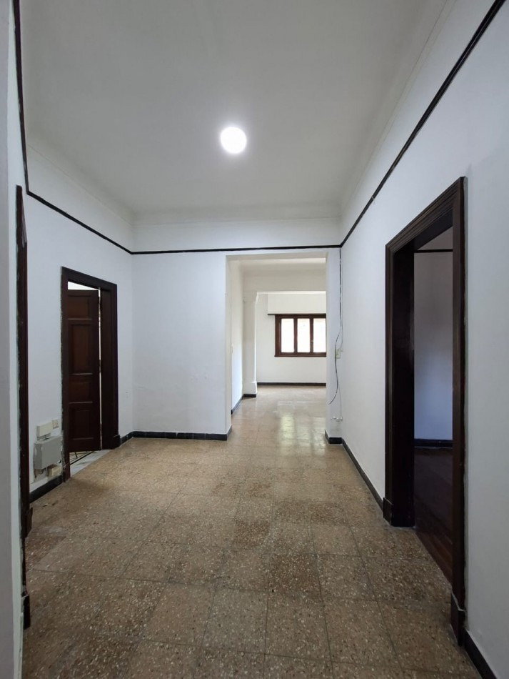 CHALET DE 5 AMBIENTES APTO USO PROFESIONAL