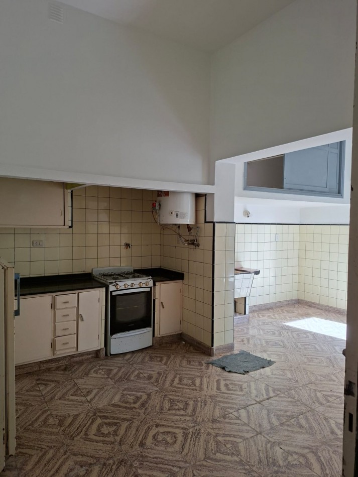 CHALET DE 5 AMBIENTES APTO USO PROFESIONAL