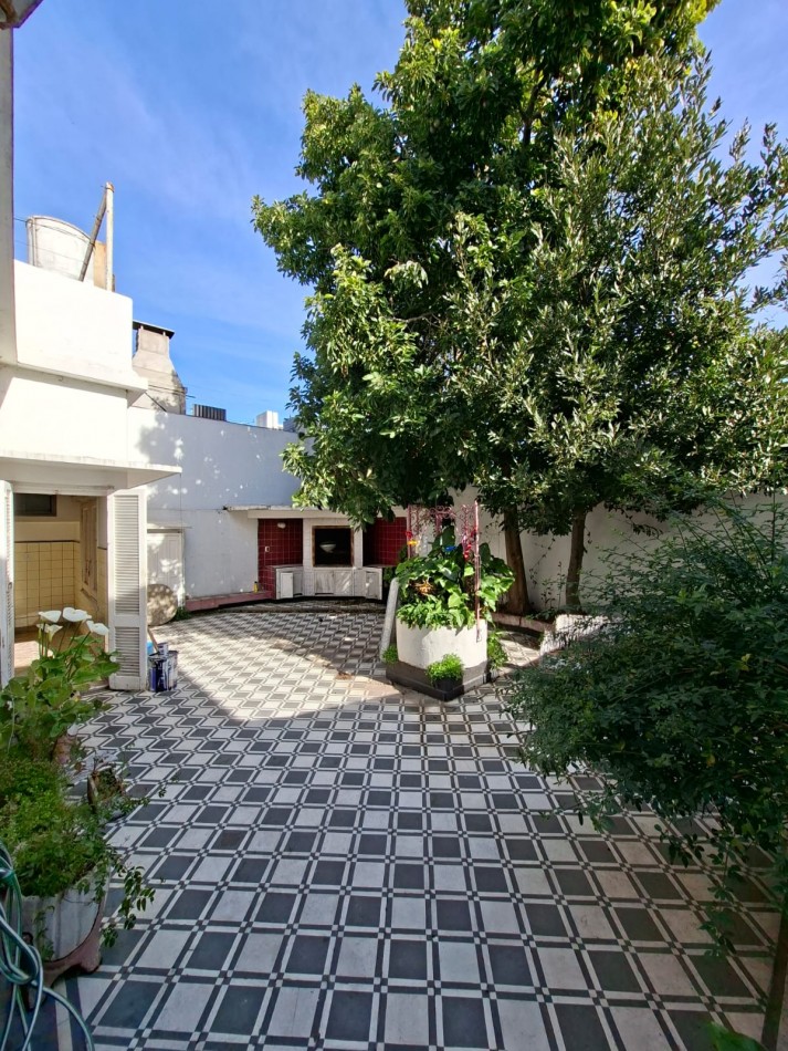 CHALET DE 5 AMBIENTES APTO USO PROFESIONAL