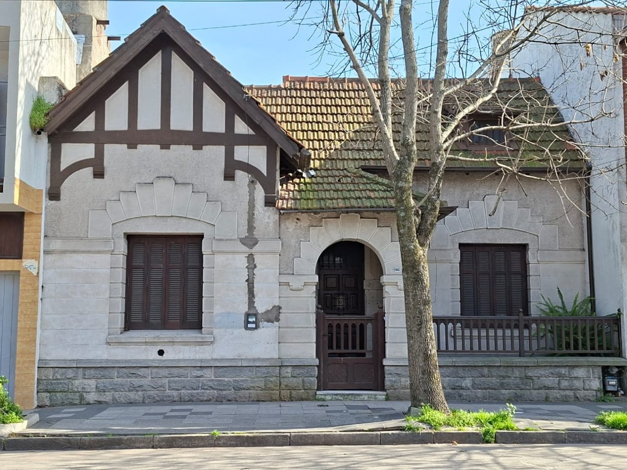 CHALET DE 5 AMBIENTES APTO USO PROFESIONAL