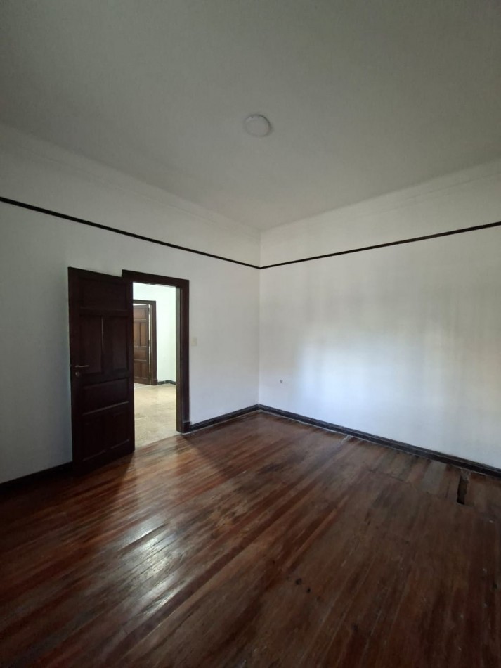 CHALET DE 5 AMBIENTES APTO USO PROFESIONAL