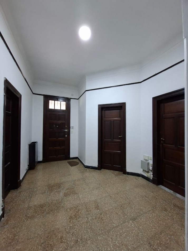 CHALET DE 5 AMBIENTES APTO USO PROFESIONAL