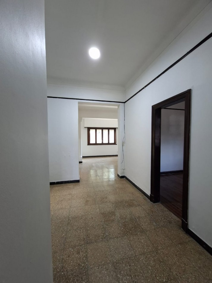 CHALET DE 5 AMBIENTES APTO USO PROFESIONAL