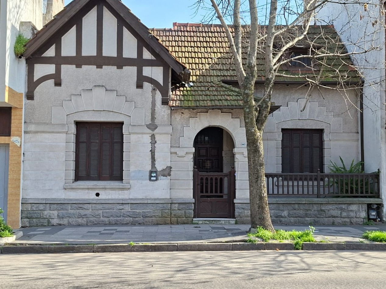 CHALET DE 5 AMBIENTES APTO USO PROFESIONAL