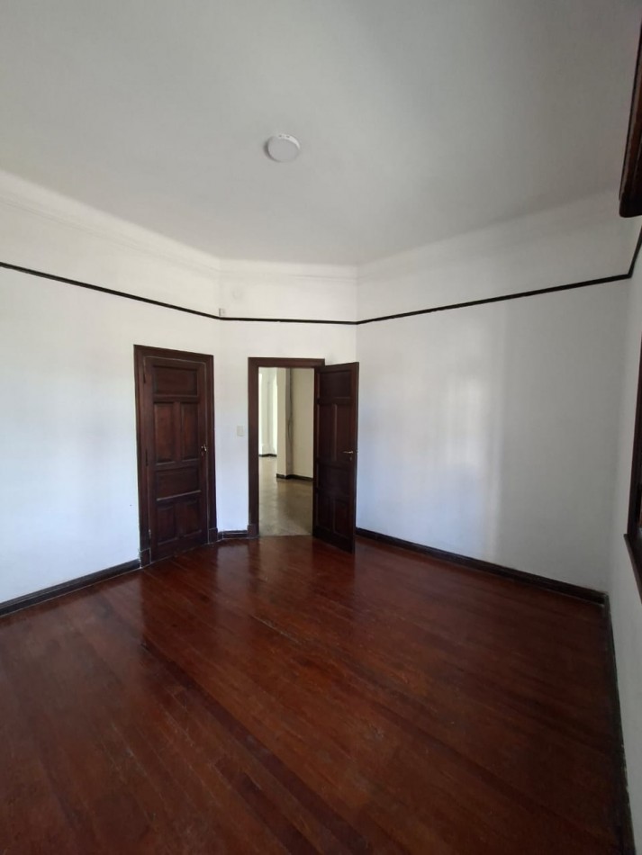 CHALET DE 5 AMBIENTES APTO USO PROFESIONAL