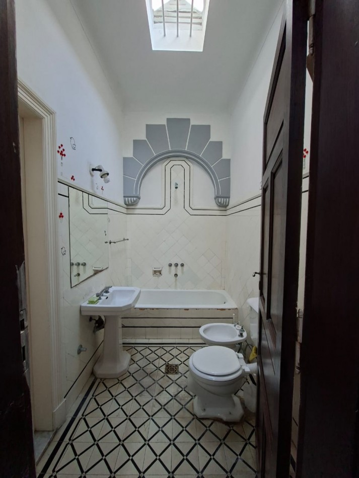 CHALET DE 5 AMBIENTES APTO USO PROFESIONAL