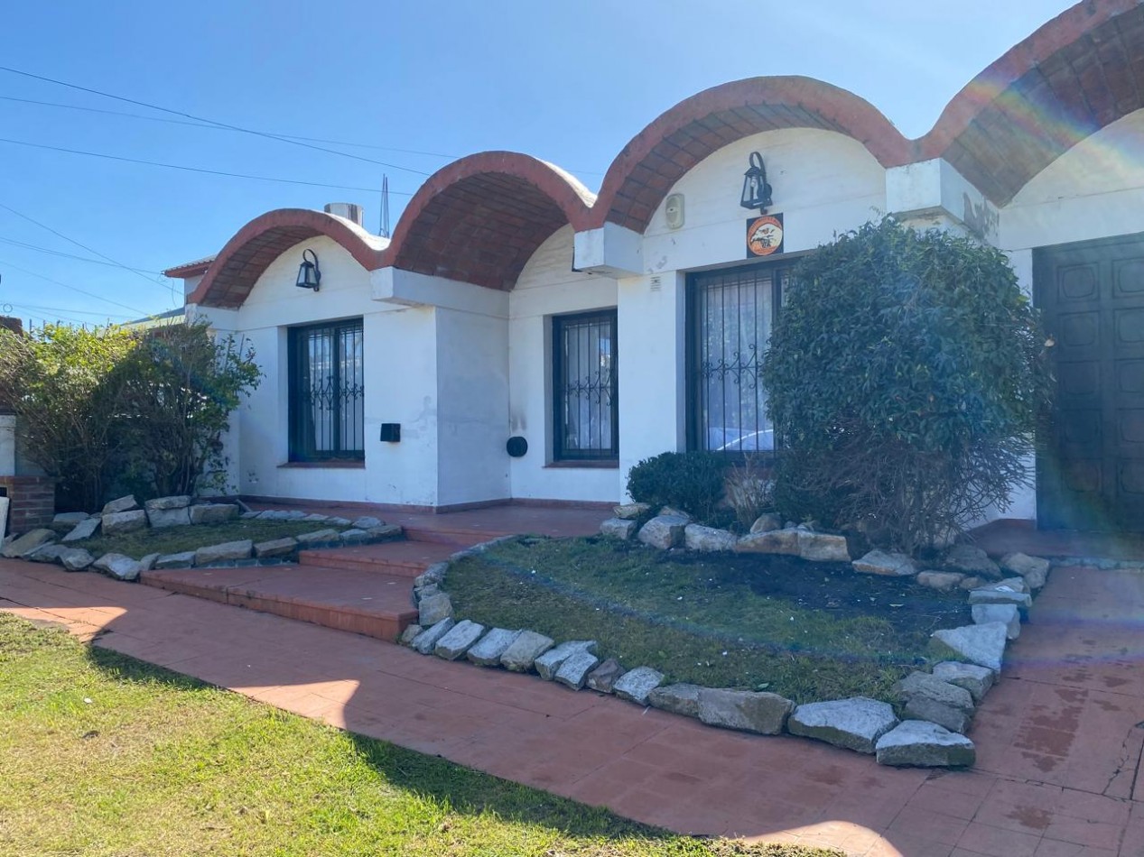 EN VENTA. CASA ESTILO MEDITERRANEO. ZONA FORTUNATO DE LA PLAZA Y DOLORES