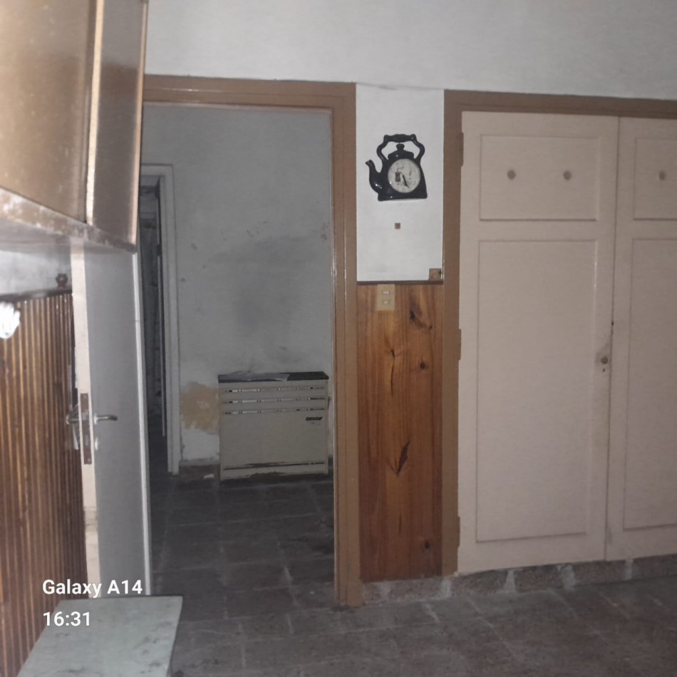 CASA DE 3 AMBIENTES CON TERRENO A RECICLAR SOBRE BROWN Y PERU