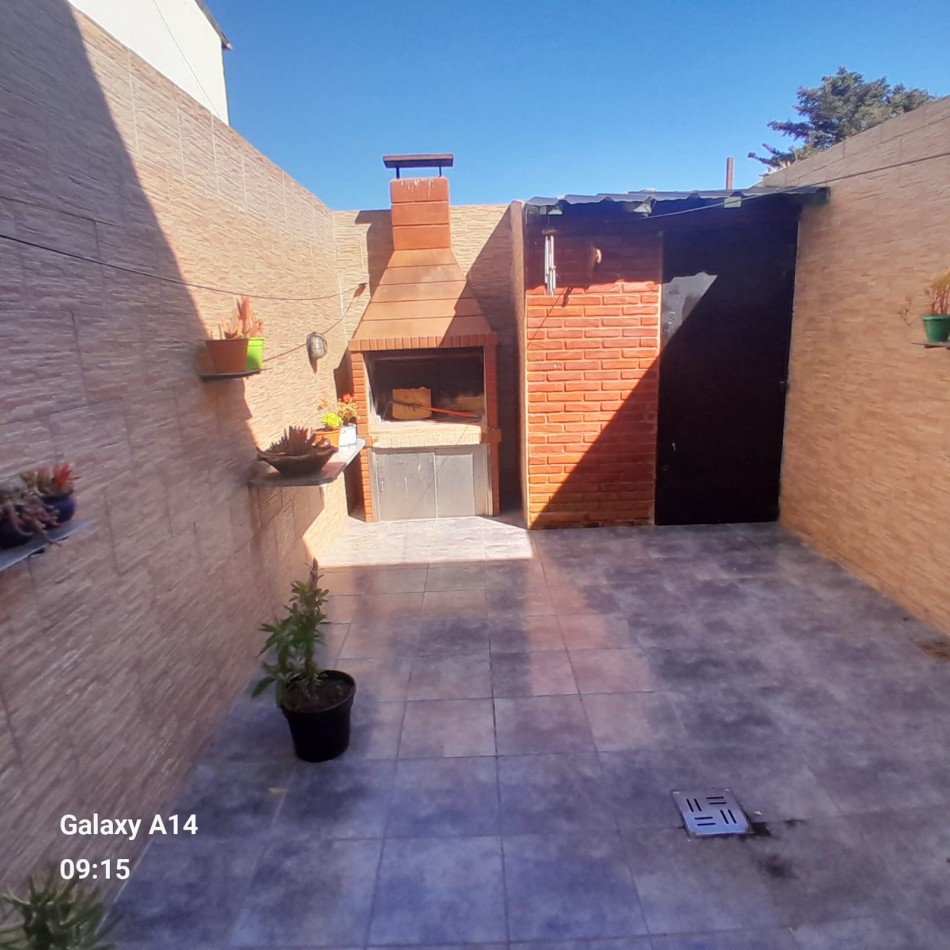 DUPLEX DE TRES AMBIENTES EN BARRIO VILLA PRIMERA