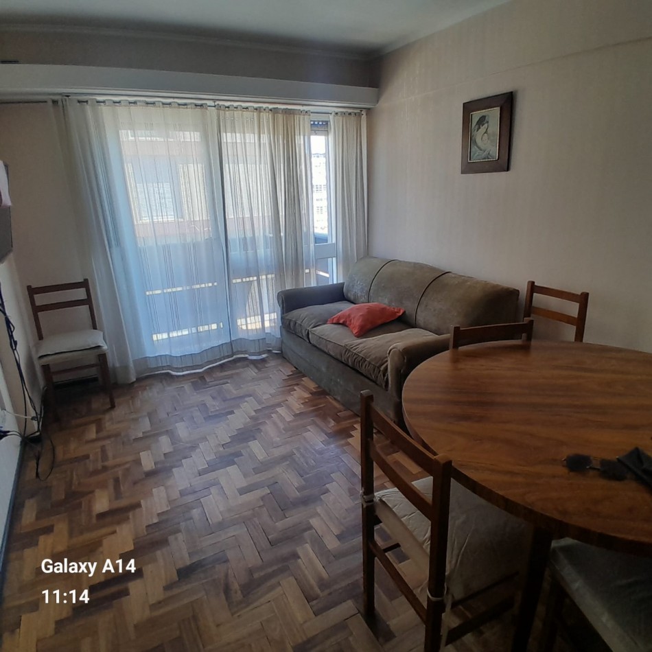 EN VENTA. DEPARTAMENTO DOS AMBIENTES CON BALCON Y COCHERA. ZONA SANTIAGO DEL ESTERO 1900
