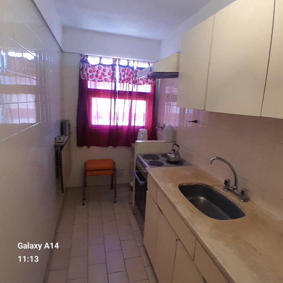 EN VENTA. DEPARTAMENTO DOS AMBIENTES CON BALCON Y COCHERA. ZONA SANTIAGO DEL ESTERO 1900