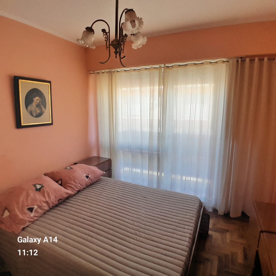 EN VENTA. DEPARTAMENTO DOS AMBIENTES CON BALCON Y COCHERA. ZONA SANTIAGO DEL ESTERO 1900