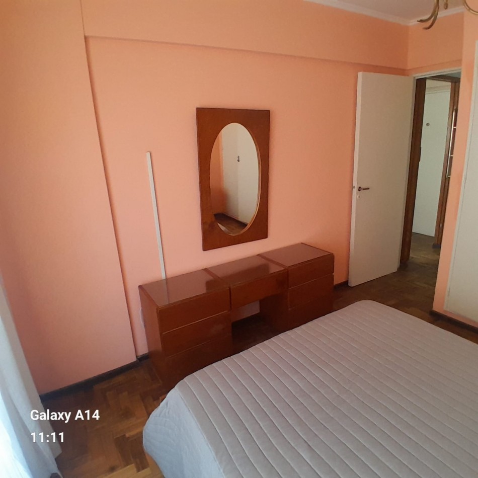 EN VENTA. DEPARTAMENTO DOS AMBIENTES CON BALCON Y COCHERA. ZONA SANTIAGO DEL ESTERO 1900