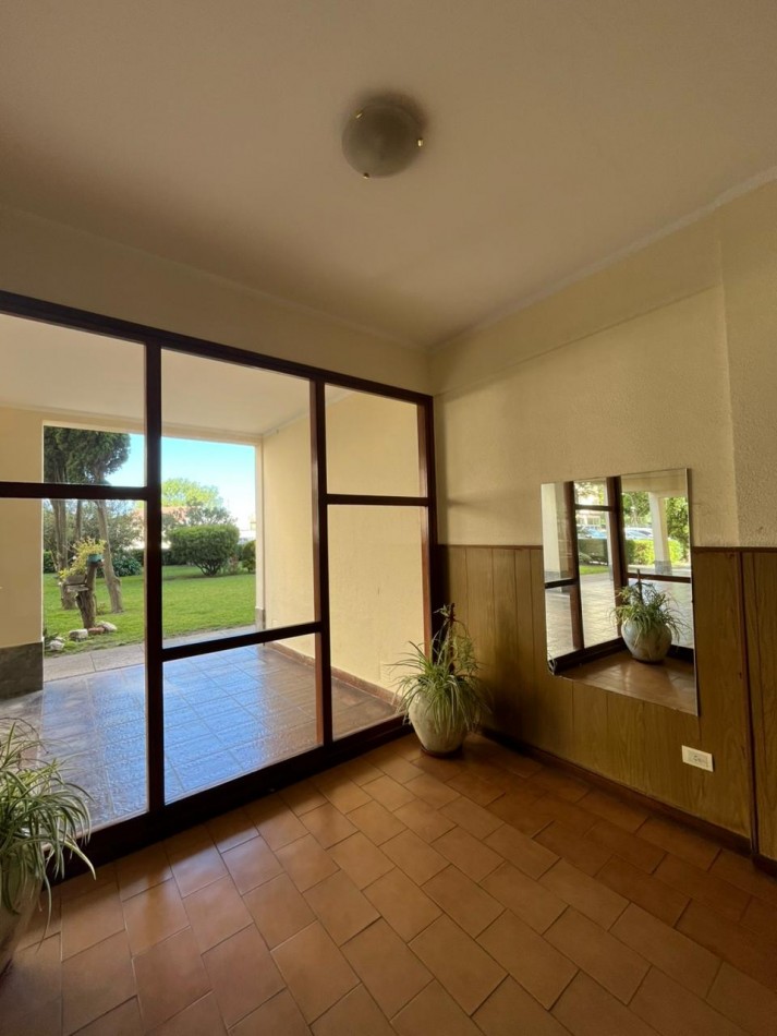 EN VENTA. DEPARTAMENTO DE 4 AMBIENTES CON ESPACIO DE COCHERA. BAHIA BLANCA 2600