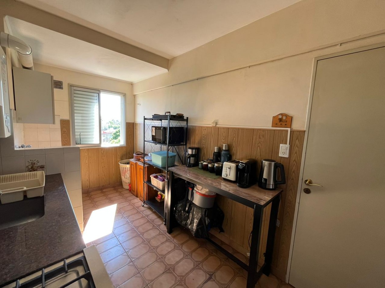 EN VENTA. DEPARTAMENTO DE 4 AMBIENTES CON ESPACIO DE COCHERA. BAHIA BLANCA 2600