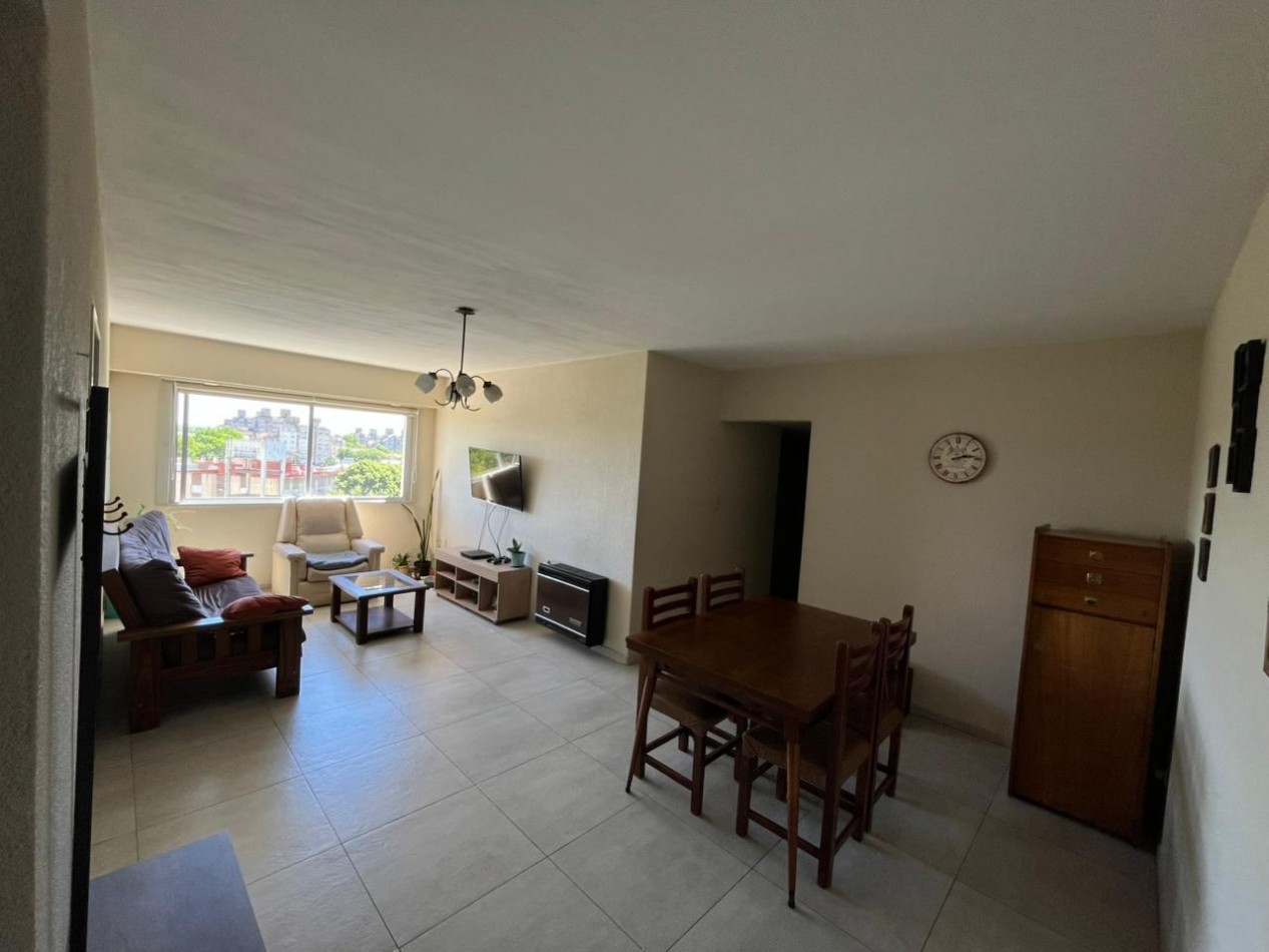 EN VENTA. DEPARTAMENTO DE 4 AMBIENTES CON ESPACIO DE COCHERA. BAHIA BLANCA 2600