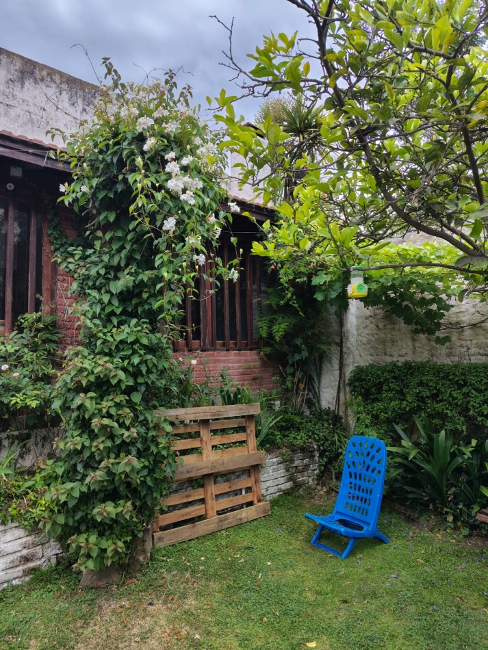 EXCELENTE CHALET 5 AMBIENTES. PARQUE LURO