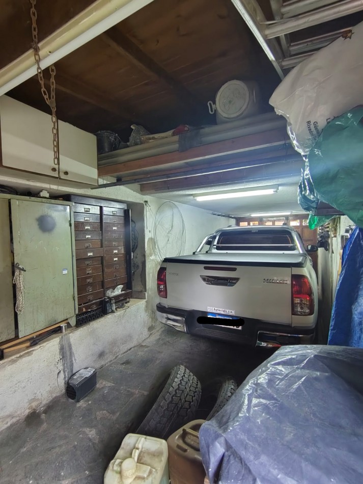 EXCELENTE CHALET 5 AMBIENTES. PARQUE LURO