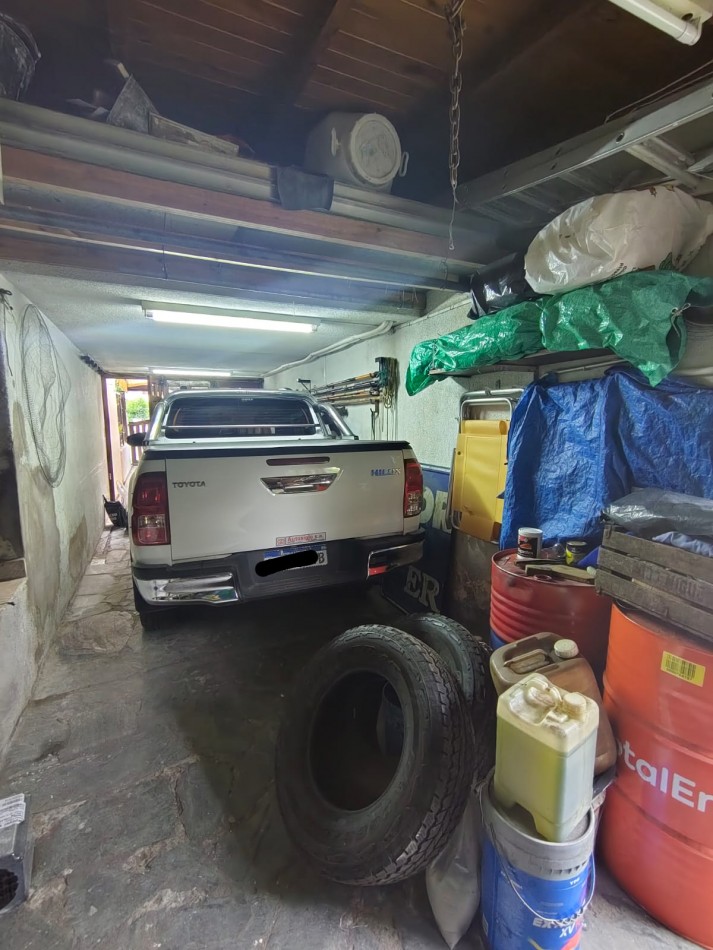 EXCELENTE CHALET 5 AMBIENTES. PARQUE LURO