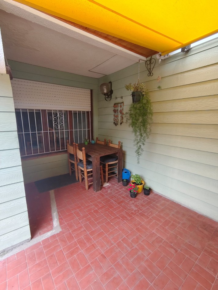 EXCELENTE CHALET 5 AMBIENTES. PARQUE LURO