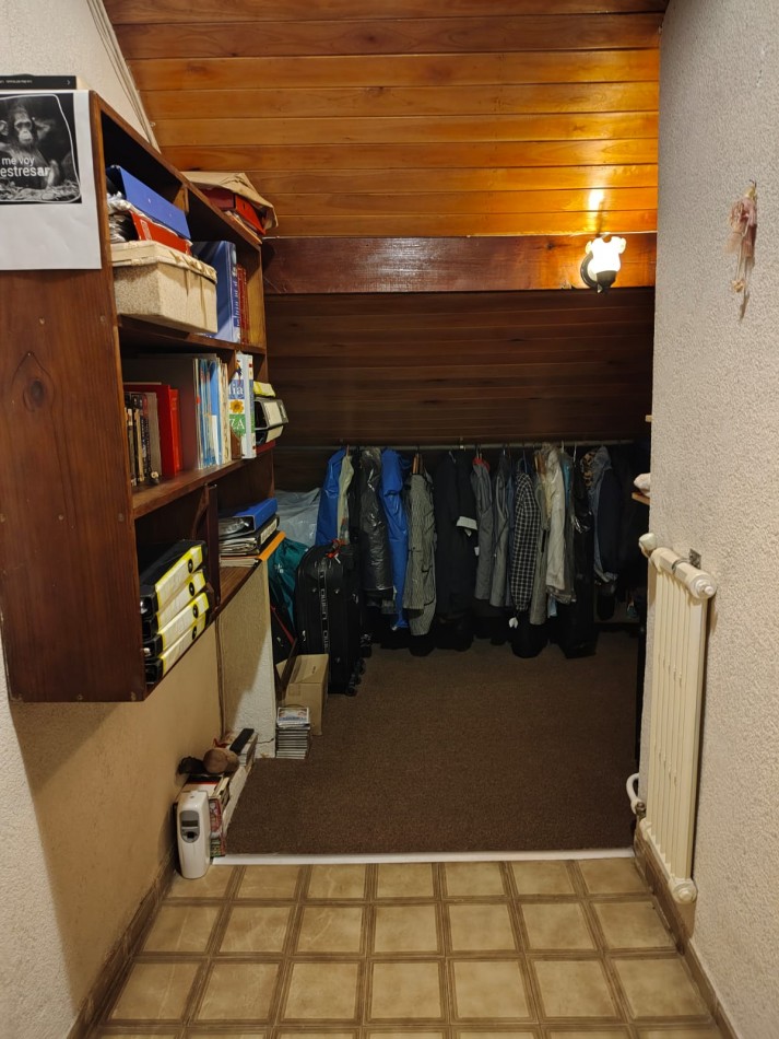 EXCELENTE CHALET 5 AMBIENTES. PARQUE LURO