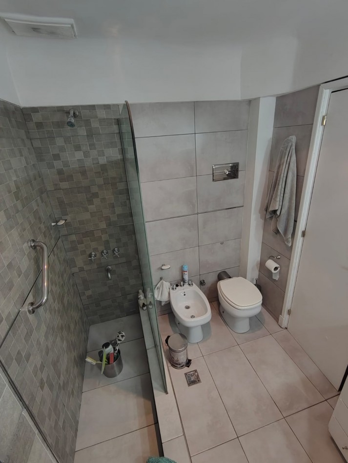 EXCELENTE CHALET 5 AMBIENTES. PARQUE LURO