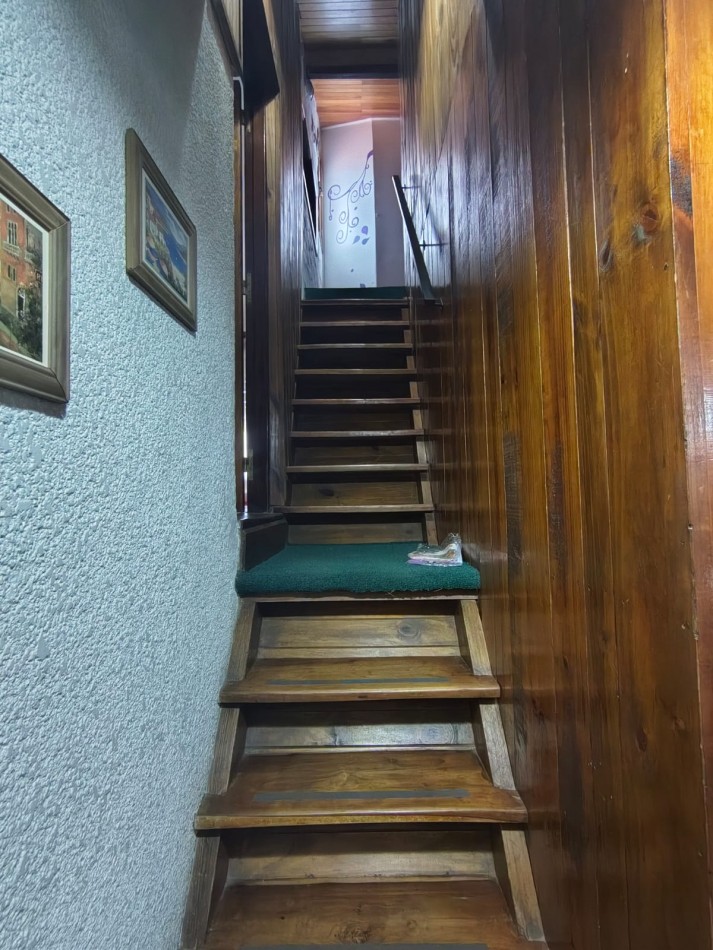 EXCELENTE CHALET 5 AMBIENTES. PARQUE LURO