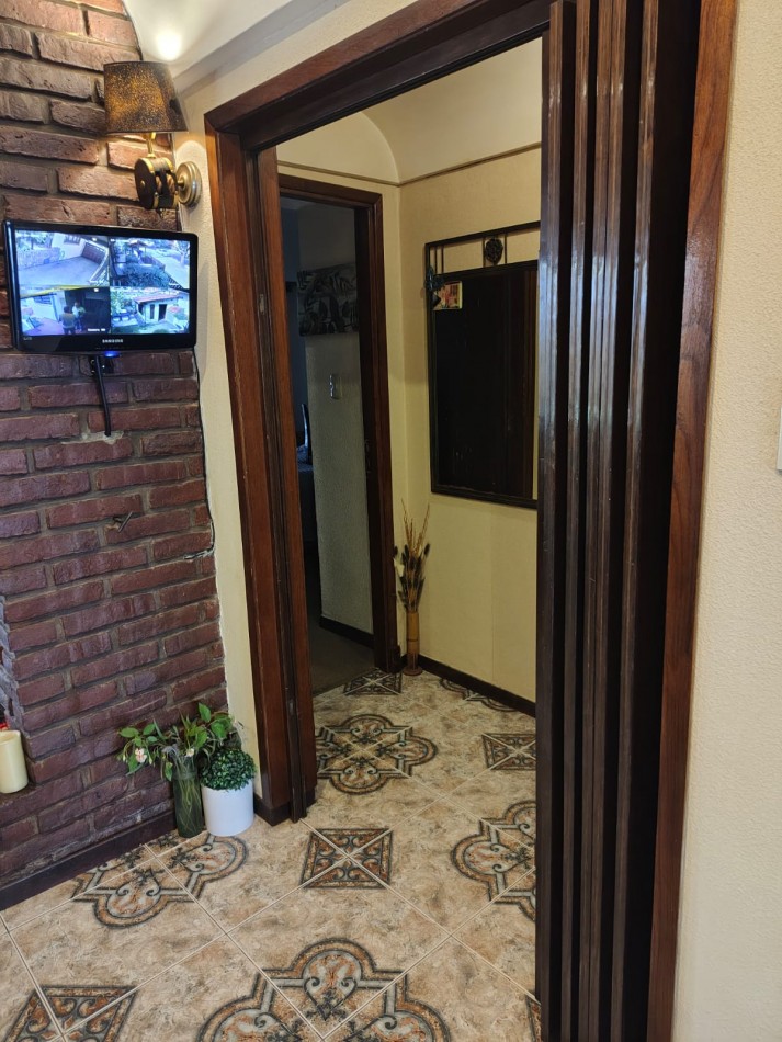 EXCELENTE CHALET 5 AMBIENTES. PARQUE LURO