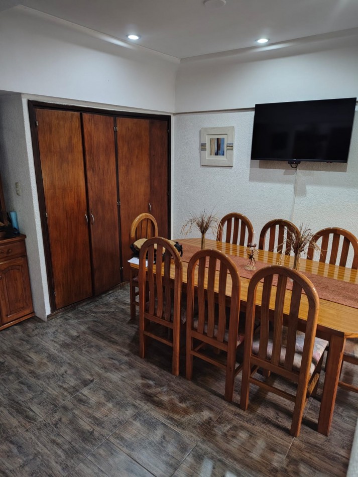 EXCELENTE CHALET 5 AMBIENTES. PARQUE LURO