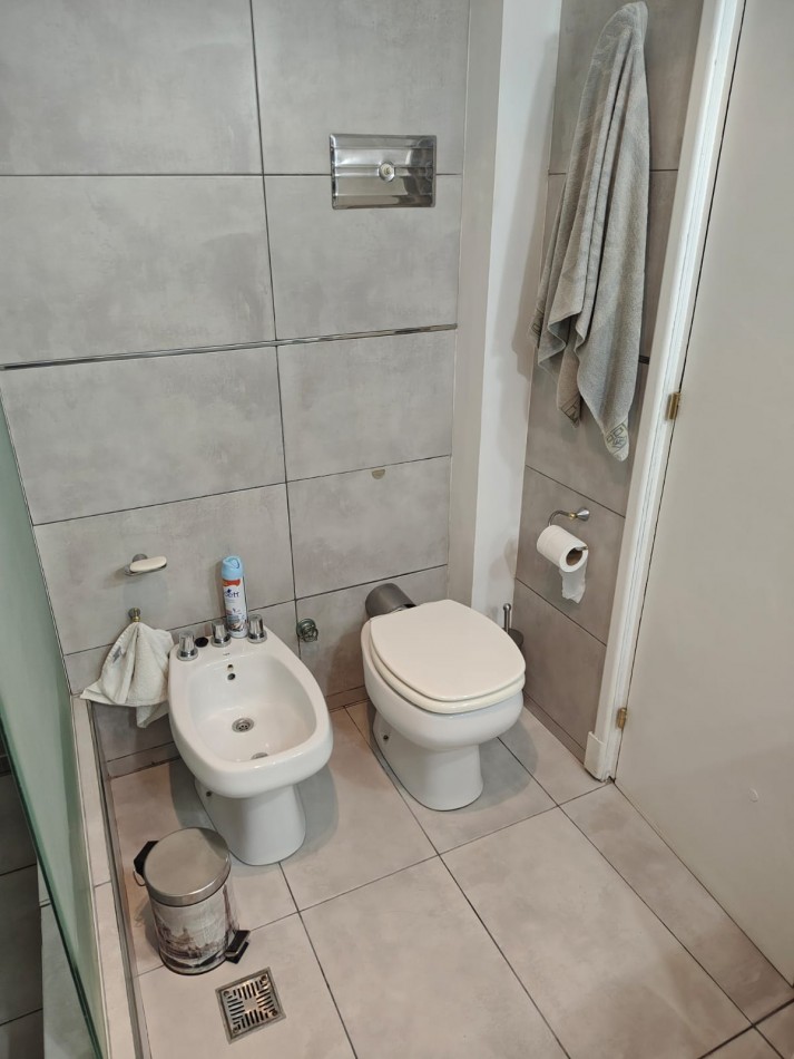 EXCELENTE CHALET 5 AMBIENTES. PARQUE LURO