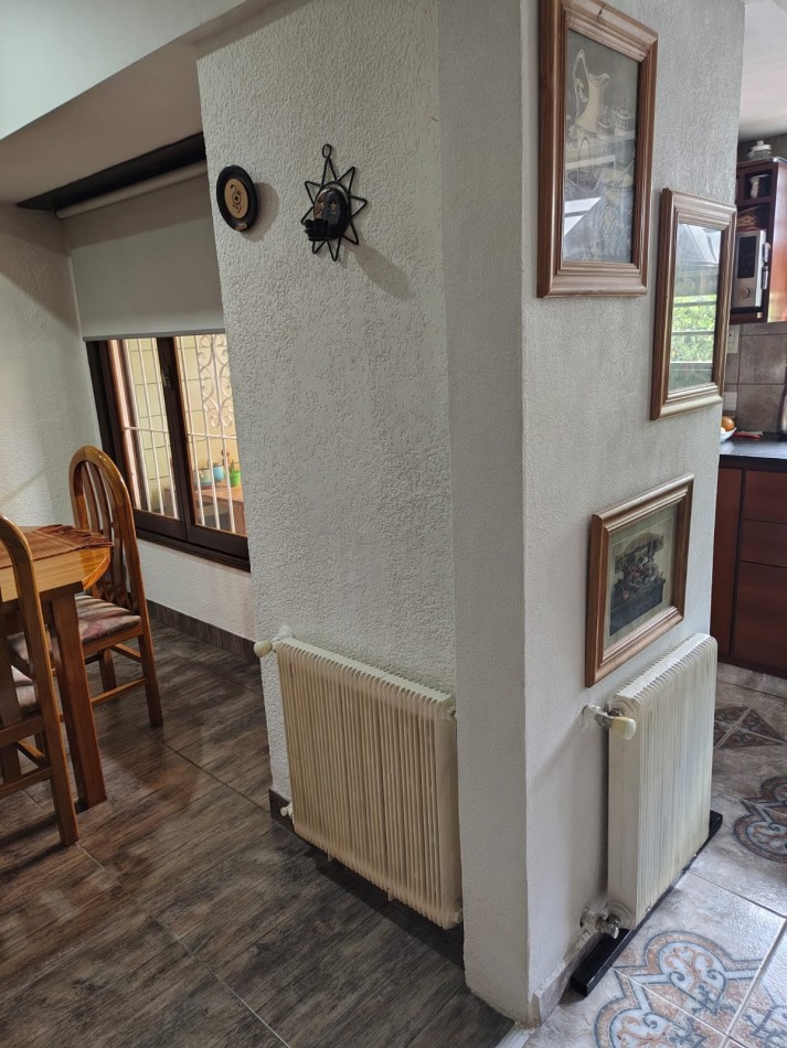 EXCELENTE CHALET 5 AMBIENTES. PARQUE LURO