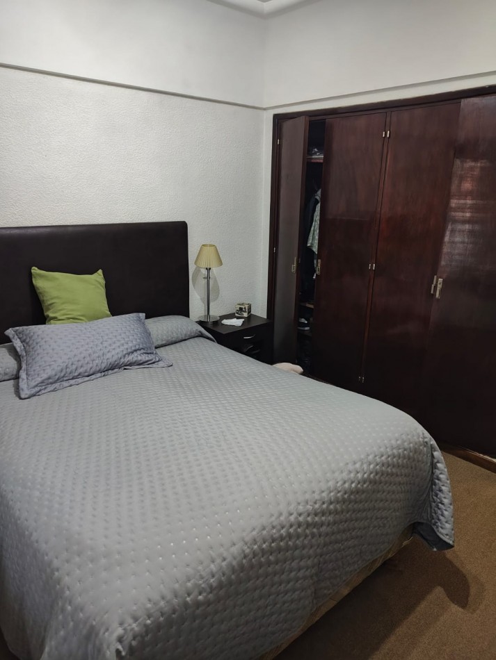 EXCELENTE CHALET 5 AMBIENTES. PARQUE LURO