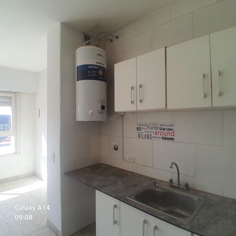 DEPARTAMENTO DE 4 AMBIENTES FRENTE AL NUEVO SHOPPING EN ZONA SUR