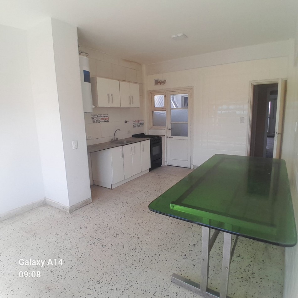 DEPARTAMENTO DE 4 AMBIENTES FRENTE AL NUEVO SHOPPING EN ZONA SUR