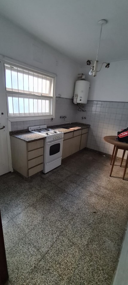 EN BLOCK: DOS PHS Y UN DEPTO O LOCAL EN BARRIO VILLA PRIMERA.  