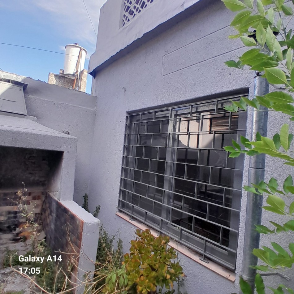 PH DE 3 AMBIENTES EN PLANTA BAJA A LA CALLE