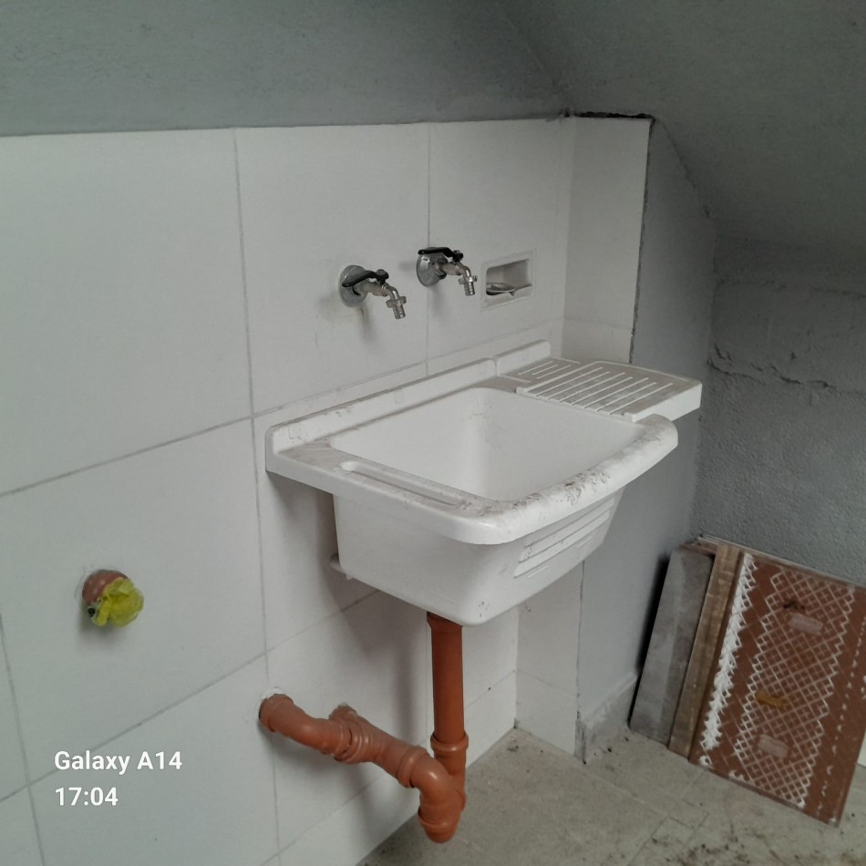 PH DE 3 AMBIENTES EN PLANTA BAJA A LA CALLE