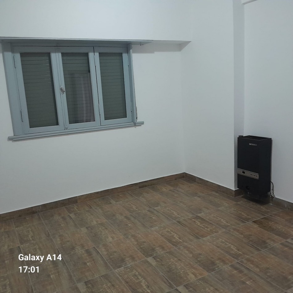 PH DE 3 AMBIENTES EN PLANTA BAJA A LA CALLE