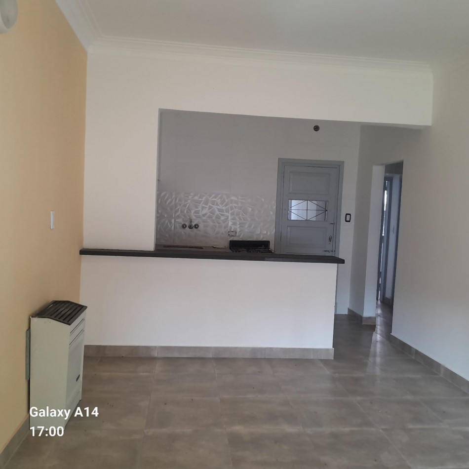 PH DE 3 AMBIENTES EN PLANTA BAJA A LA CALLE