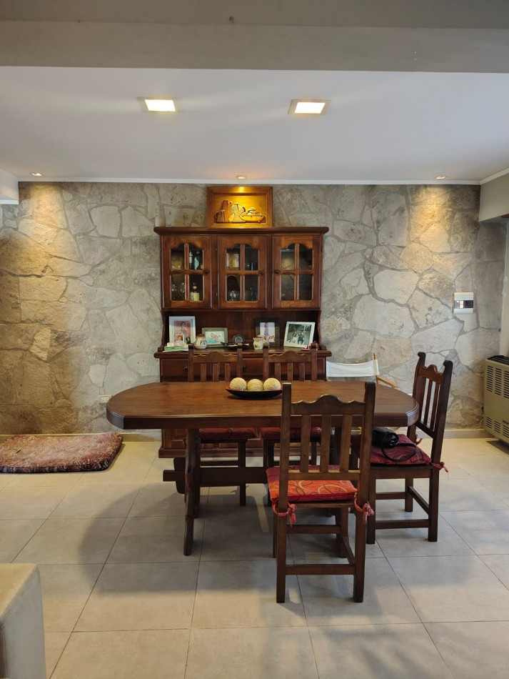 CHALET DE 4 AMBIENTES EN BARRIO VILLA PRIMERA