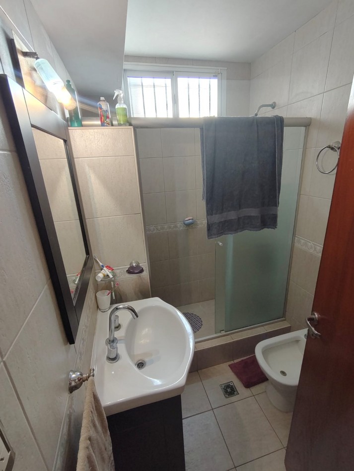 CHALET DE 4 AMBIENTES EN BARRIO VILLA PRIMERA