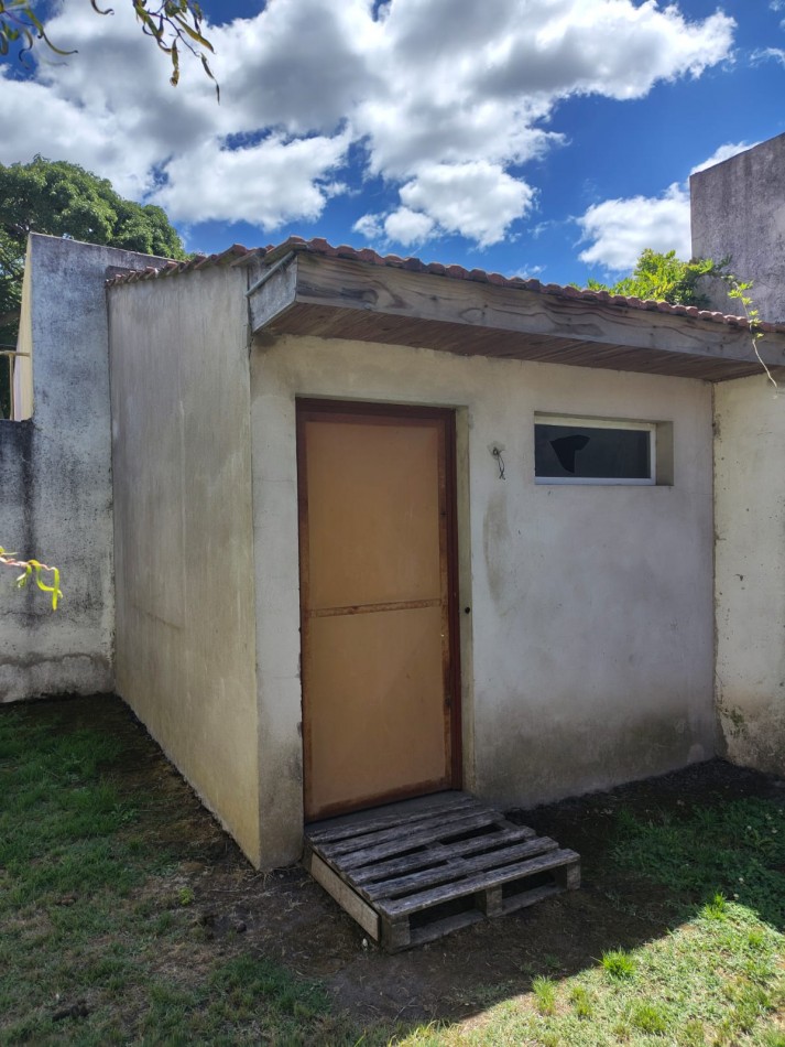 CHALET DE 4 AMBIENTES EN BARRIO VILLA PRIMERA