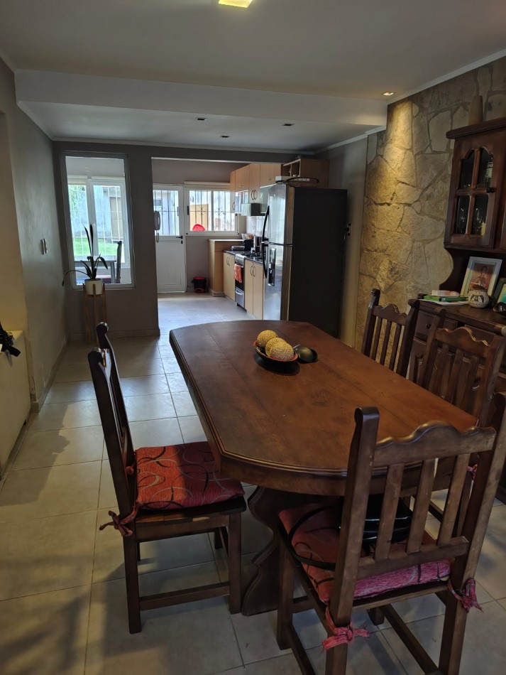 CHALET DE 4 AMBIENTES EN BARRIO VILLA PRIMERA